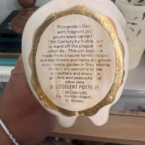 Avon vintage Ceramic Cat pot pouri pomander Figurine with Blue Floral Design - Picture 6 of 8